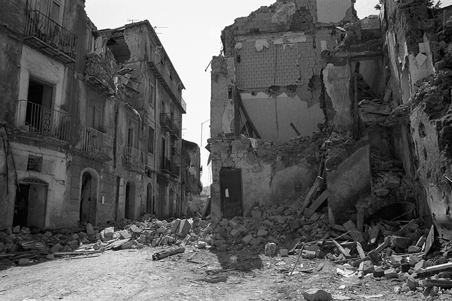 Salerno in spring 1981 after the earthquake